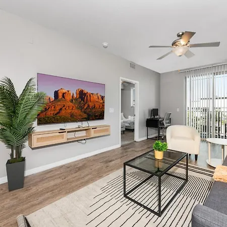 Snug 2Br-Spring Training! W Pool, Gym & Parking Apartment